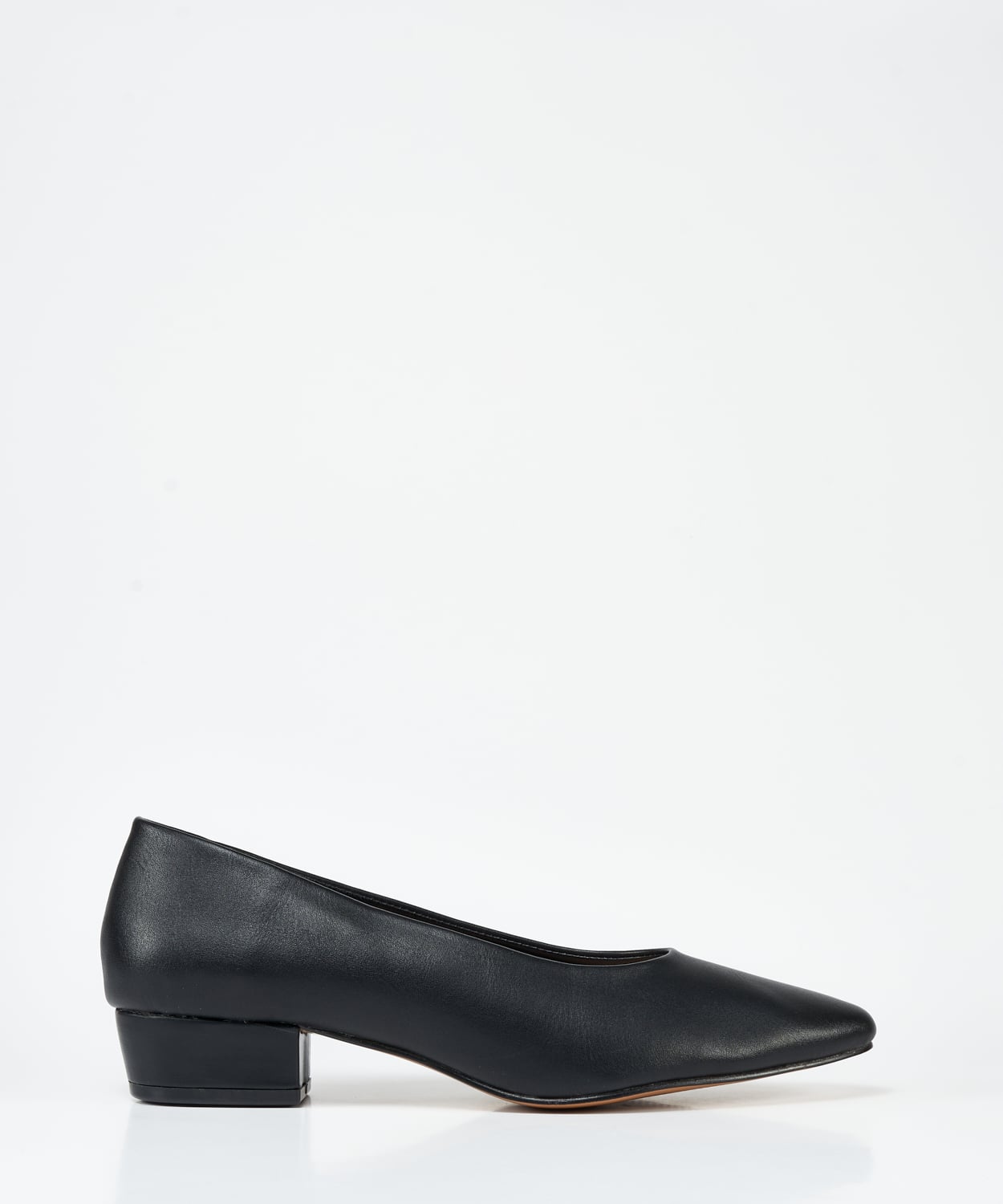 Zapato tac&oacute;n bajo sal&oacute;n 